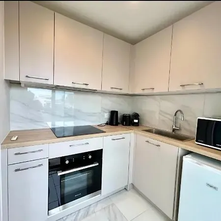דירה Moderne A Les Pins - 30 M² Avec Balcon ז'ואן-לה-פינס