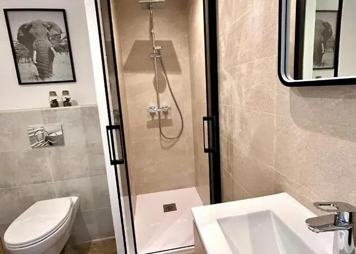 Moderne A Les Pins - 30 M² Avec Balcon Apartment